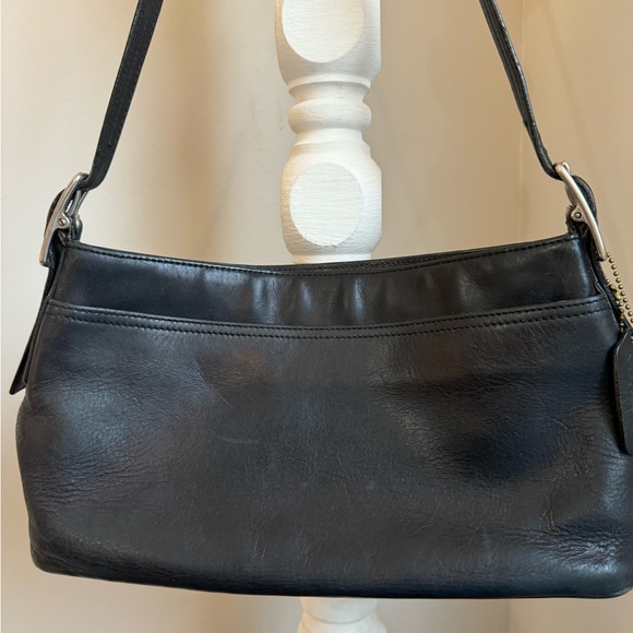 Coach Vintage Legacy Shoulder Bag 9861 – Black Glove-Tanned Leather (2002) - Picture 7 of 13